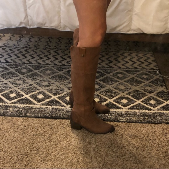 Boots - Picture 5 of 5